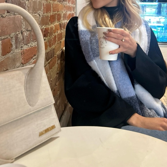 JACQUEMUS
Beige 'Le Grand Chiquito' Top Handle Bag
$1465 CAD - Picture 2 of 4